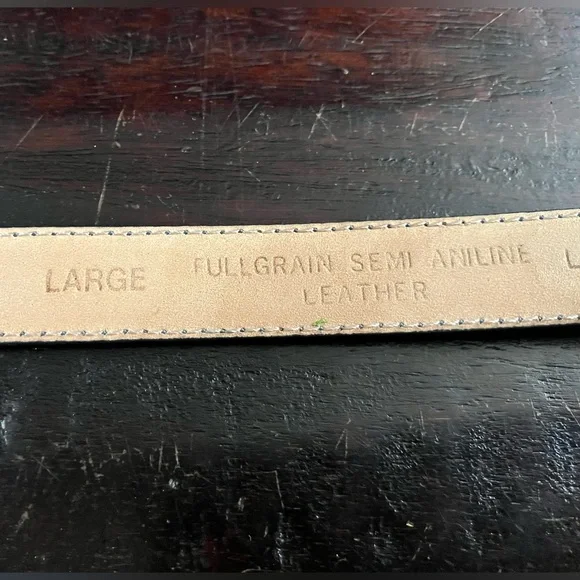 Liz Claiborne gray smooth leather belt with gold tone logo buckle - Picture 6 of 7